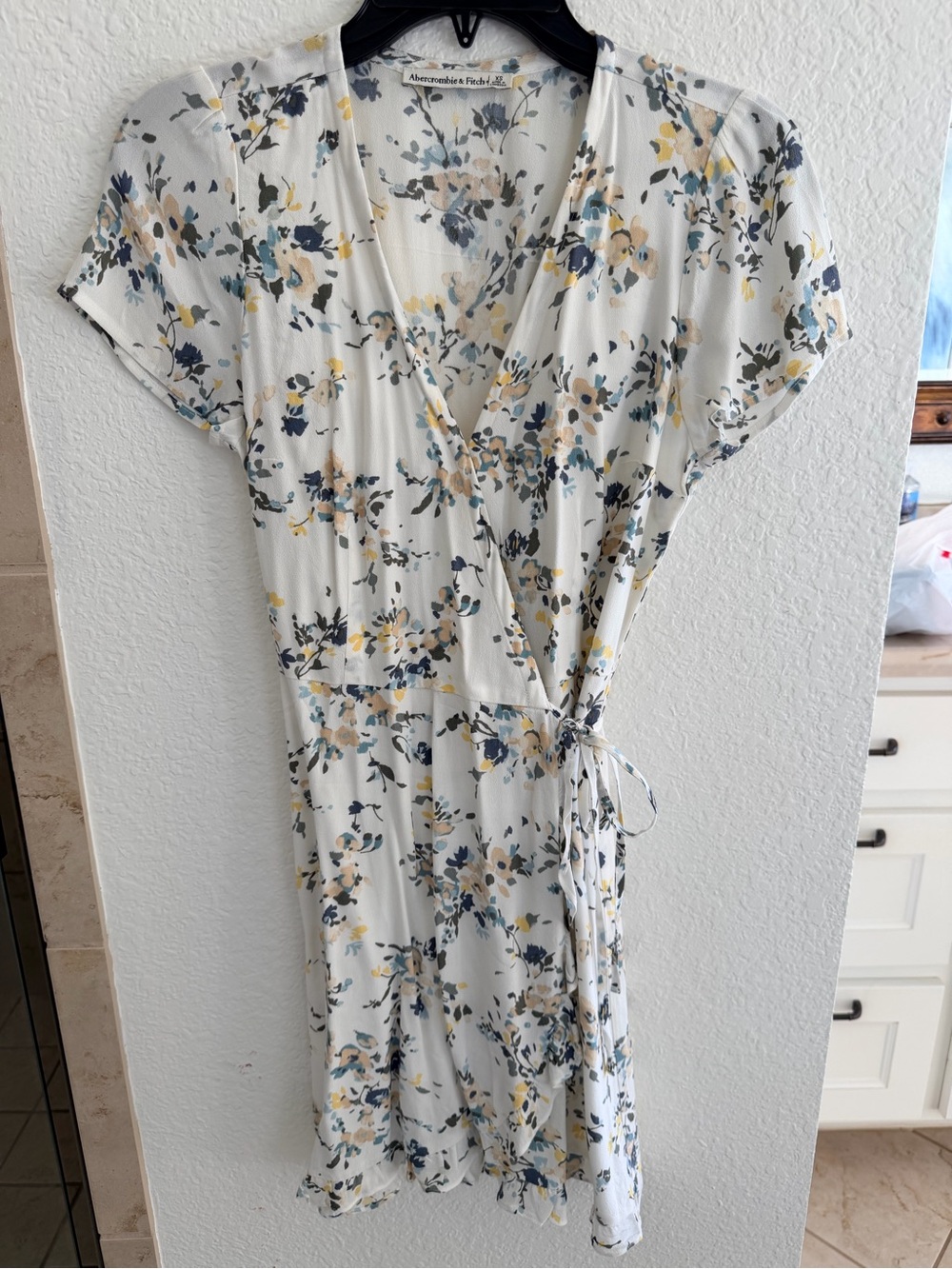 Abercrombie & Fitch White Floral Wrap Dress New Without Tags